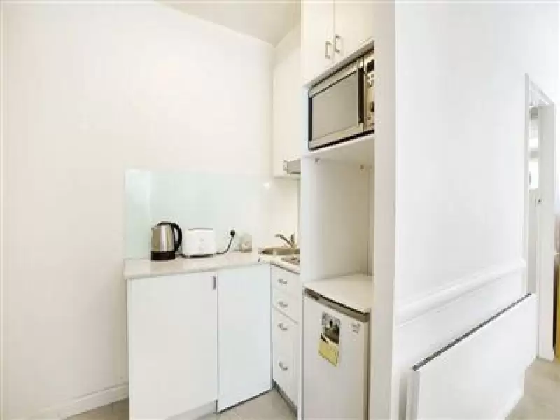 8/25 Hotham Street, East Melbourne Leased by Harcourts Melbourne City - image 2