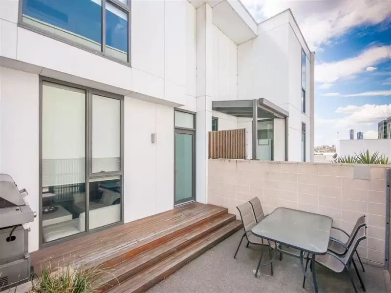 230/117 Studio Lane, Docklands Leased by Harcourts Melbourne City - image 11