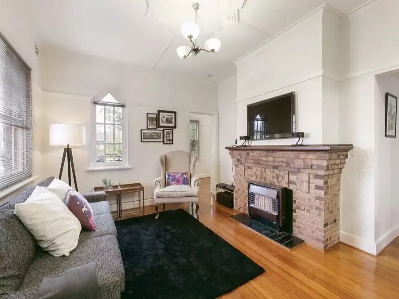 2/30 Mitford Street, St Kilda Leased by Harcourts Melbourne City - image 2