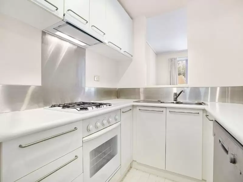 16/1 Wellington Crescent, East Melbourne Leased by Harcourts Melbourne City - image 3