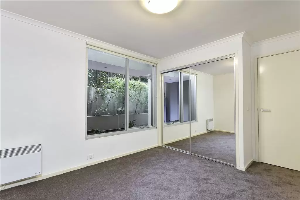 8/30 Chetwynd Street, West Melbourne Leased by Harcourts Melbourne City - image 2