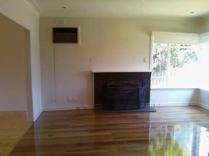 16 Millawa Avenue, St Albans Leased by Harcourts Melbourne City - image 1